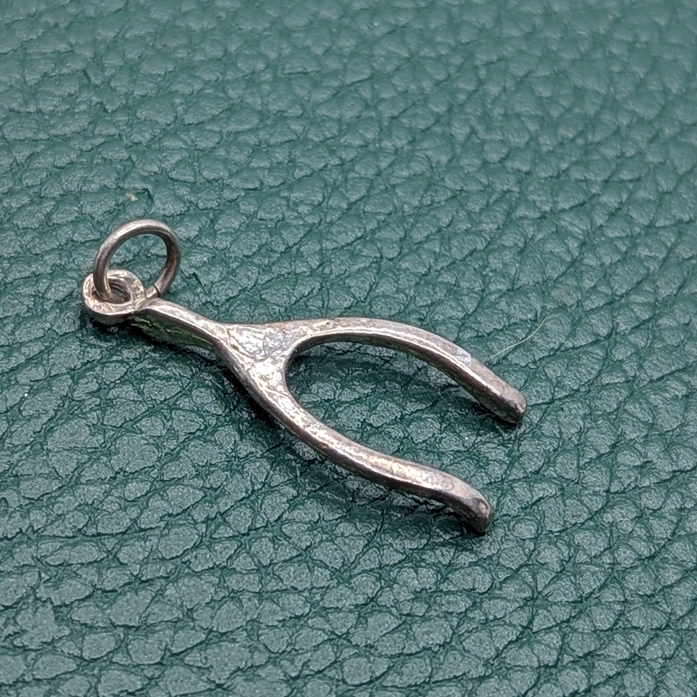 ✨ vintage-style wishbone charm ✨ - Picture 2 of 2
